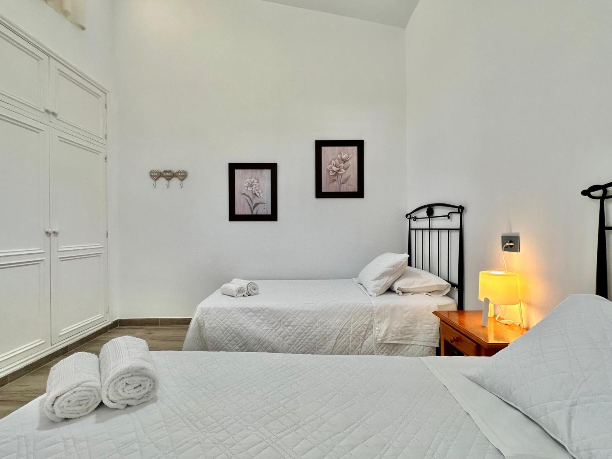 Villa Casa Maita Y Paito à Abades  Extérieur photo